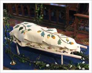 arraning-green-buriel-shroud